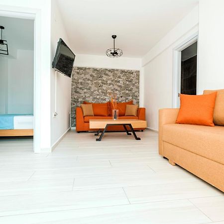 Design Suites Efharis Néa Péramos Dış mekan fotoğraf