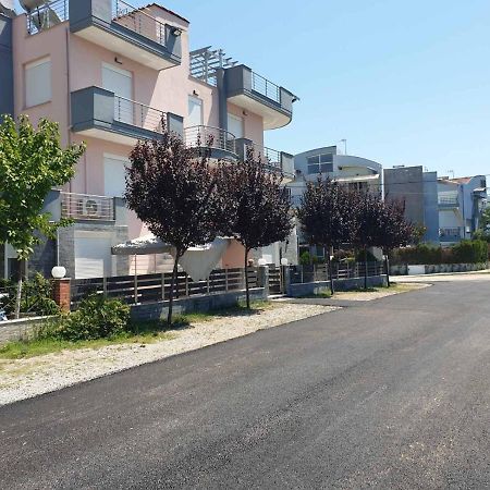 Design Suites Efharis Néa Péramos Dış mekan fotoğraf