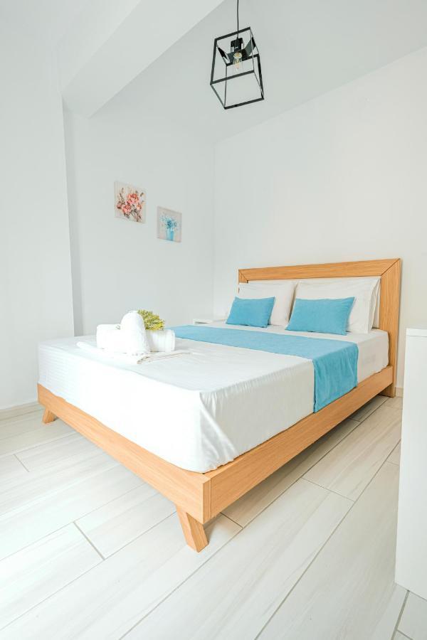 Design Suites Efharis Néa Péramos Dış mekan fotoğraf
