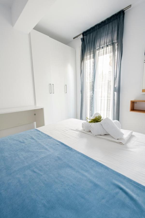 Design Suites Efharis Néa Péramos Dış mekan fotoğraf
