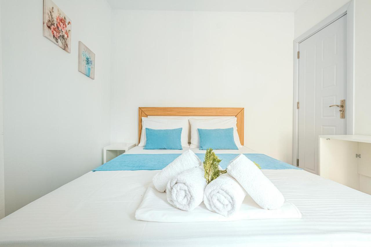 Design Suites Efharis Néa Péramos Dış mekan fotoğraf
