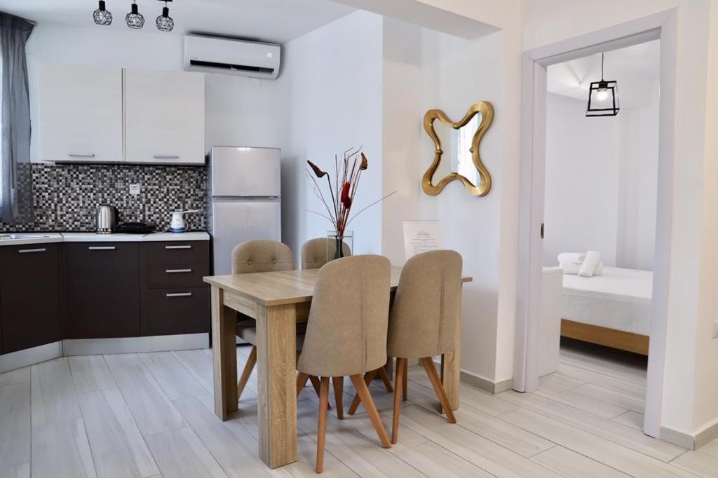 Design Suites Efharis Néa Péramos Dış mekan fotoğraf