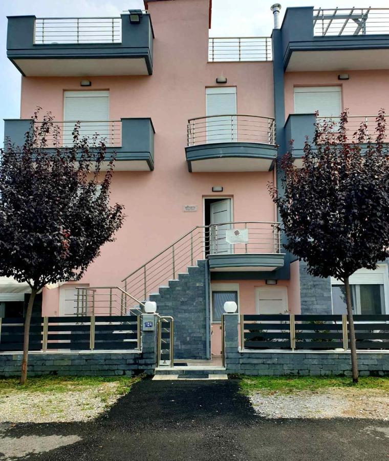 Design Suites Efharis Néa Péramos Dış mekan fotoğraf